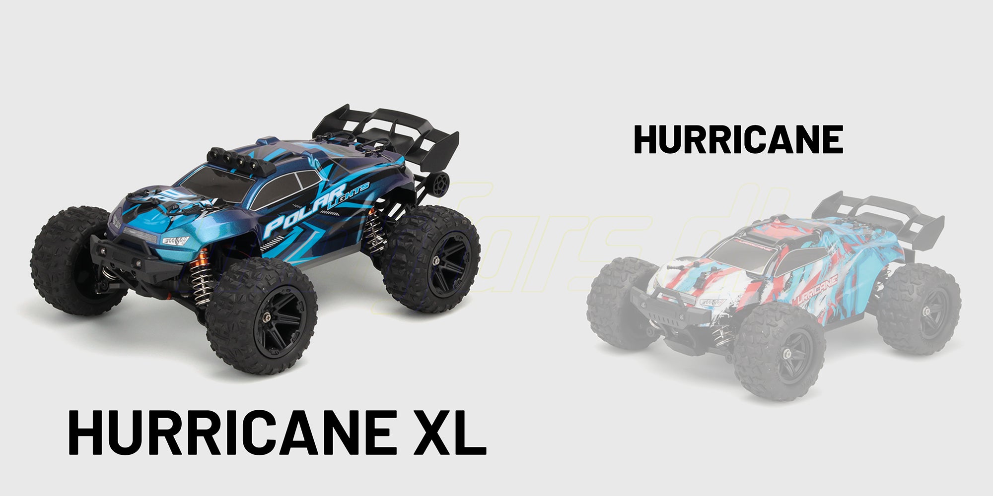 Størrelsessammenligning af Hurricane XL fjernstyret bil vist ved siden af en person for at illustrere skala.