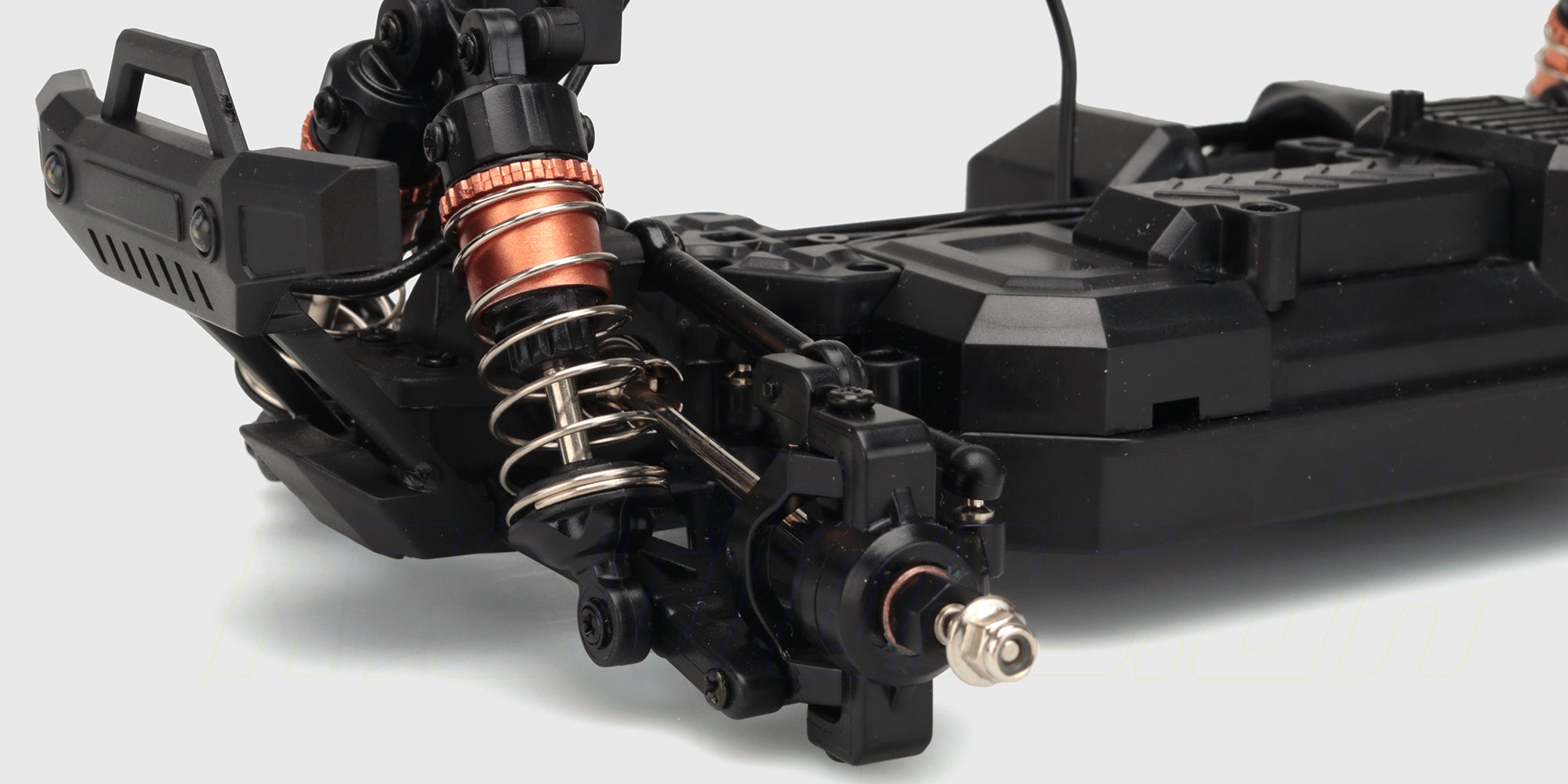 Komplet Hurricane chassis med stål-drivlinje og affjedring til fjernstyret bil vist på hvid baggrund.