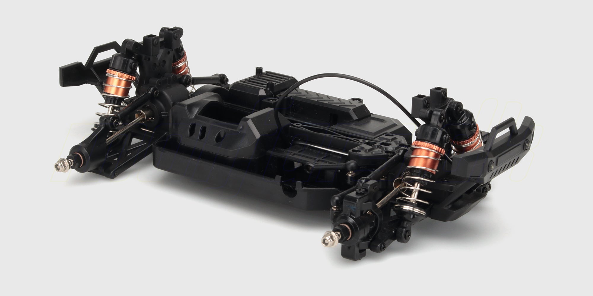 Komplet Hurricane chassis i sort plast til fjernstyret bil set oppefra på en hvid baggrund.