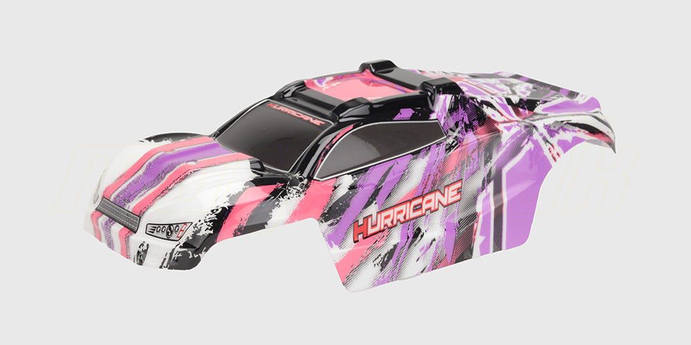 Lyserødt Hurricane Body karrosseri til fjernstyret bil set skråt forfra med aerodynamiske detaljer.