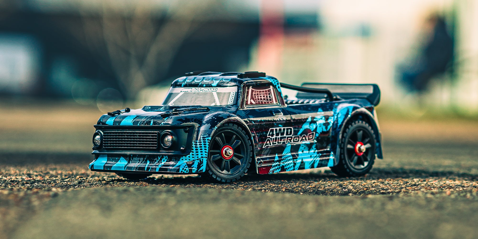 HyperGo Drift fjernstyret bil der drifter sidelæns på asfalten med realistiske detaljer.