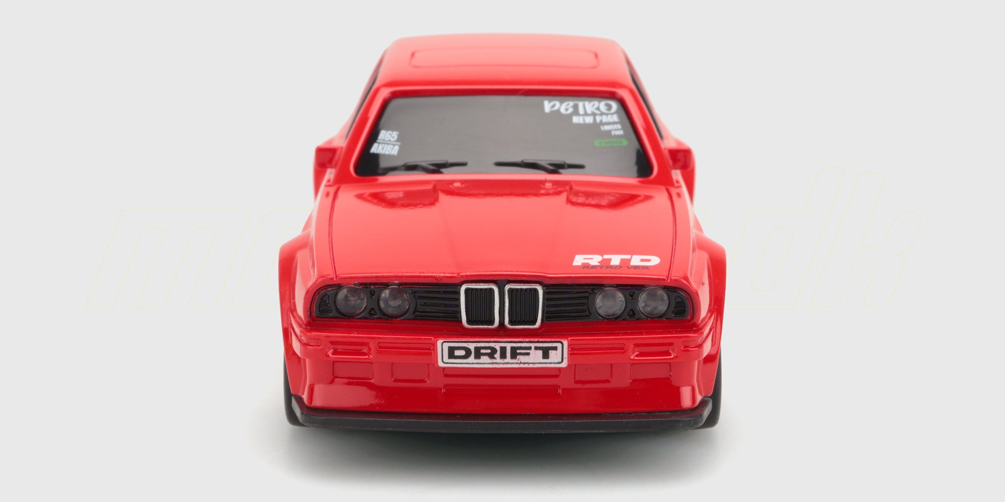 Grå Legend Drift fjernstyret driftbil i retro design set forfra på en hvid baggrund.