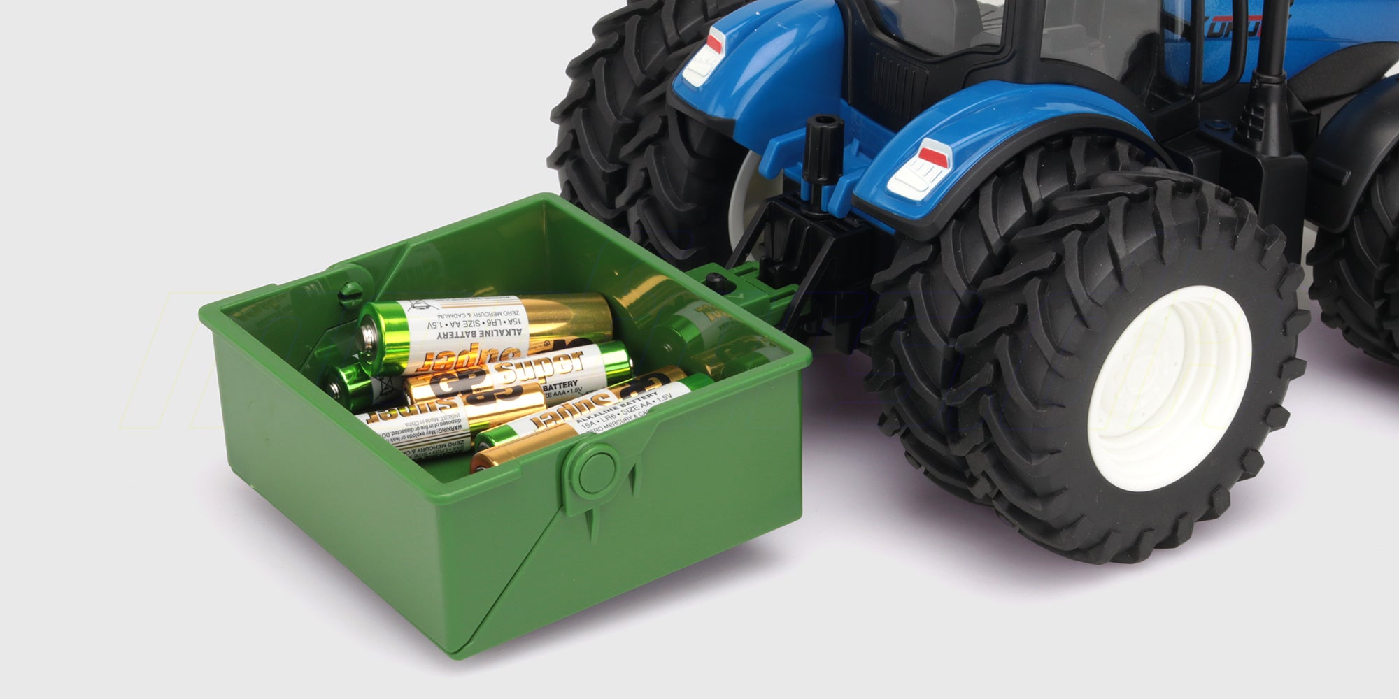 Grøn fjernstyret Korody traktor med realistiske detaljer og store gummihjul til leg.