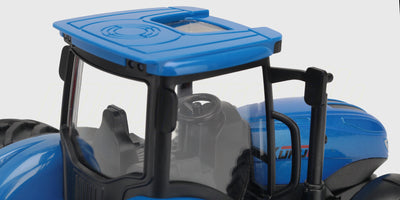 Grøn fjernstyret traktor med store hjul og røde fælge til sjov og aktiv leg.