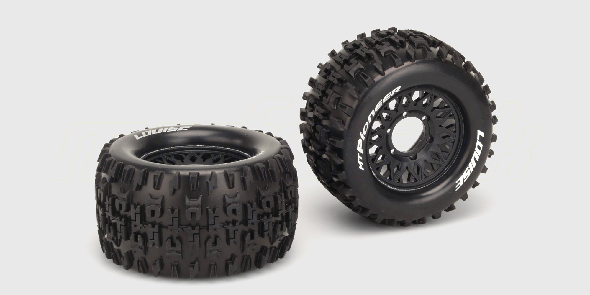 To sorte MT-Pioneer hjul med grove offroad-dæk og seks-egede fælge til fjernstyrede monster trucks.