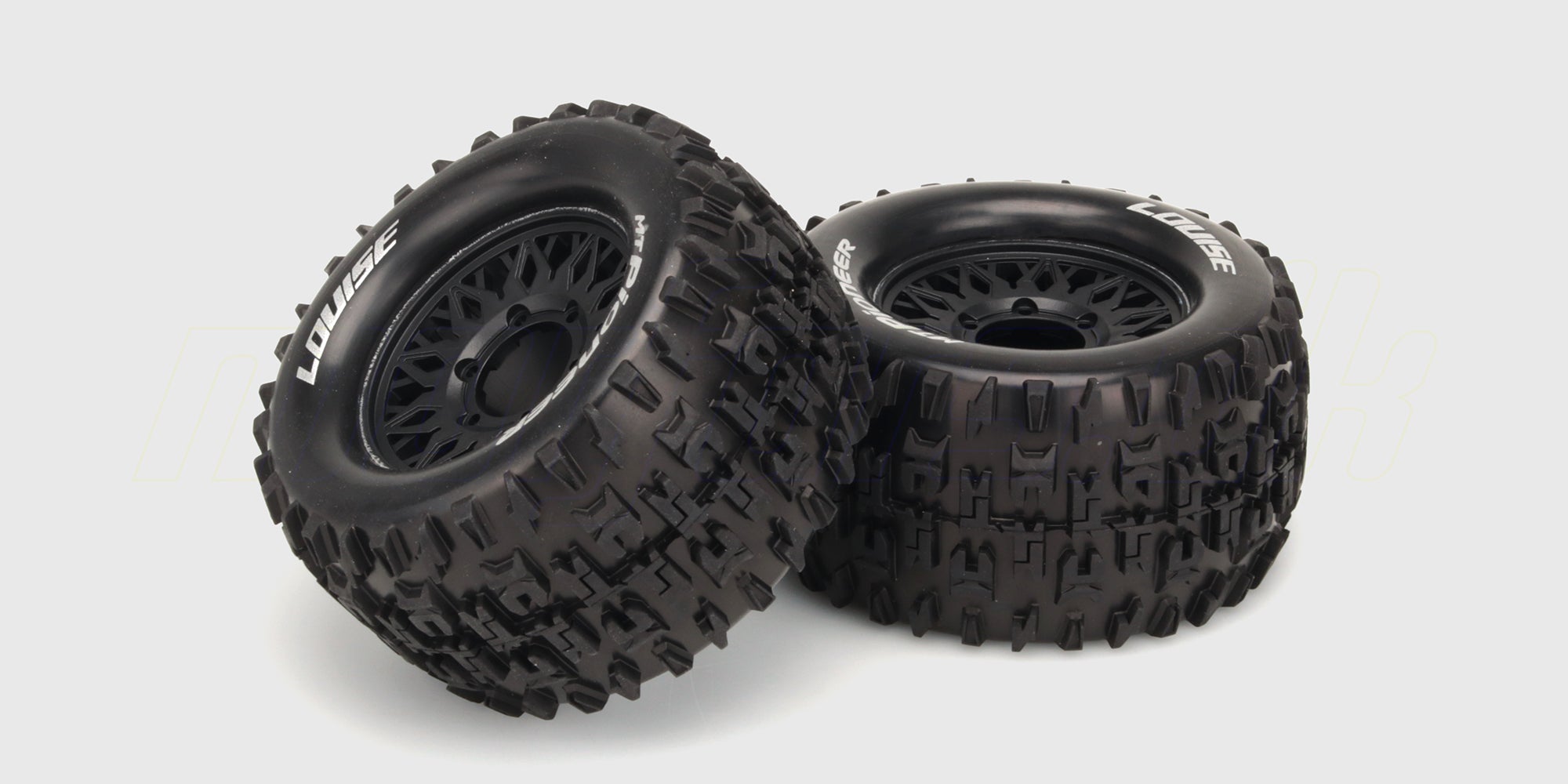 To sorte MT-Pioneer monster truck hjul med groft dækmønster og sorte fælge til fjernstyrede biler.