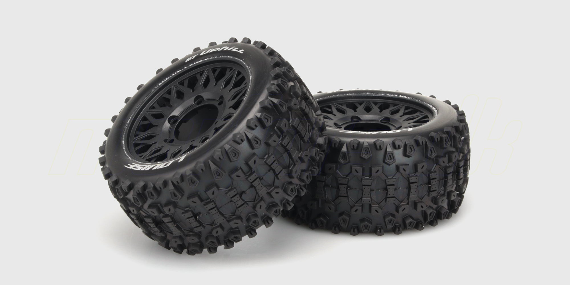 To sorte ST-Uphill offroad hjul med groft dækmønster og hvide fælge til fjernstyrede biler.