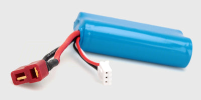 7,4V Li-ion batteri på 2000mAh til fjernstyrede biler med sort indpakning og hvidt batteristik.