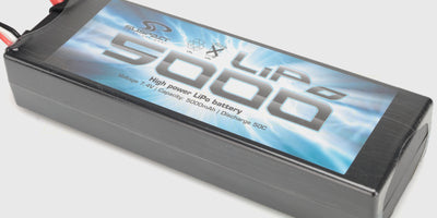 LiPo batteri på 5000mAh og 7,4V i robust hardcase med Deans-stik til fjernstyrede biler.