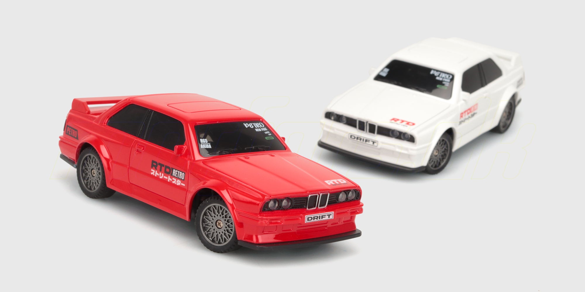 Sort Legend Drift Elite fjernstyret driftbil med aerodynamisk karrosseri og hvide fælge set fra siden.