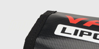 Brandsikker LiPo Safe Bag pose til sikker opladning og opbevaring af RC-batterier set fra siden.