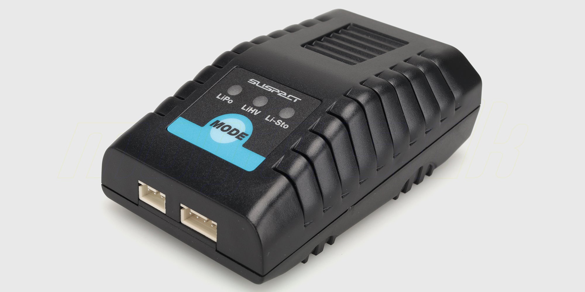 Kompakt Charger C22 balanceoplader til RC-batterier vist med tilsluttede ladekabler.