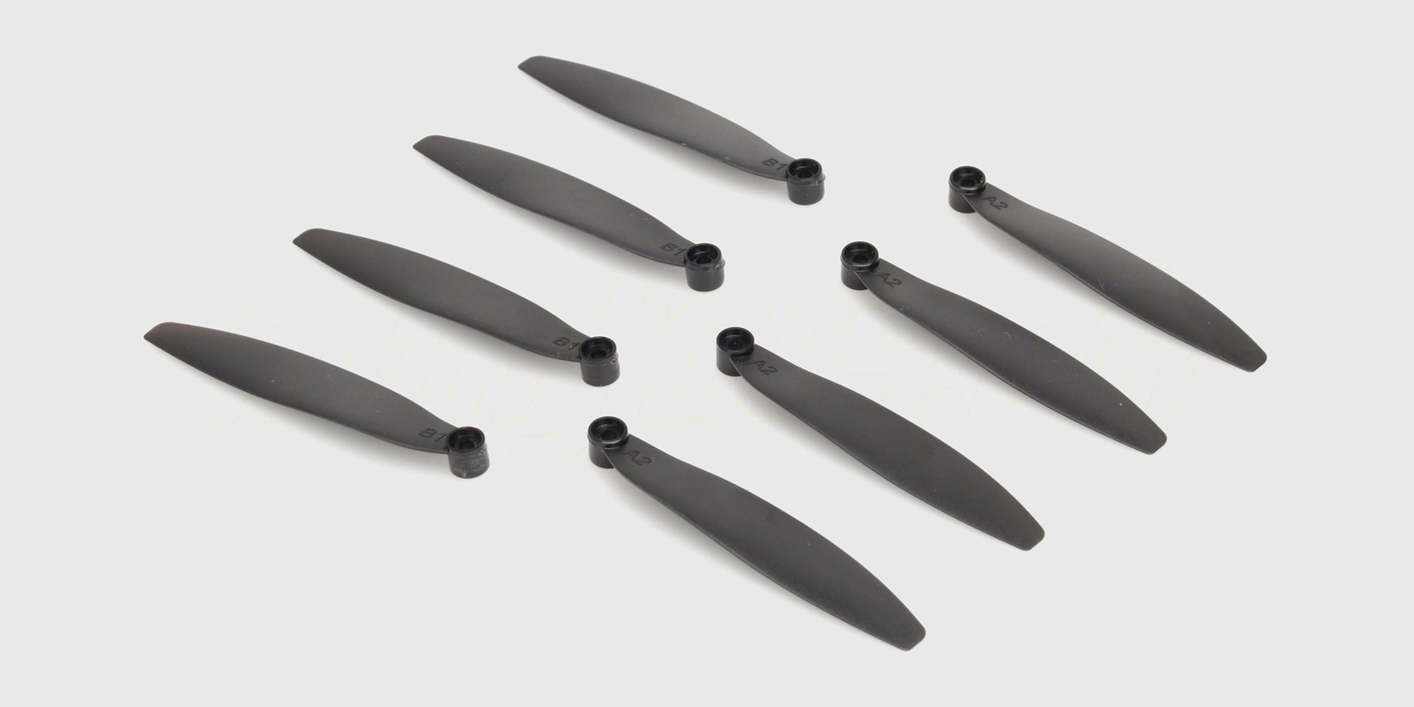 To sorte plastpropeller til STX8B fjernstyret båd vist på hvid baggrund.