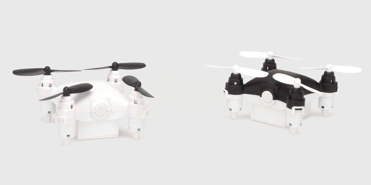 Micro Drone i hvid med sorte propeller og i sort med hvide propeller