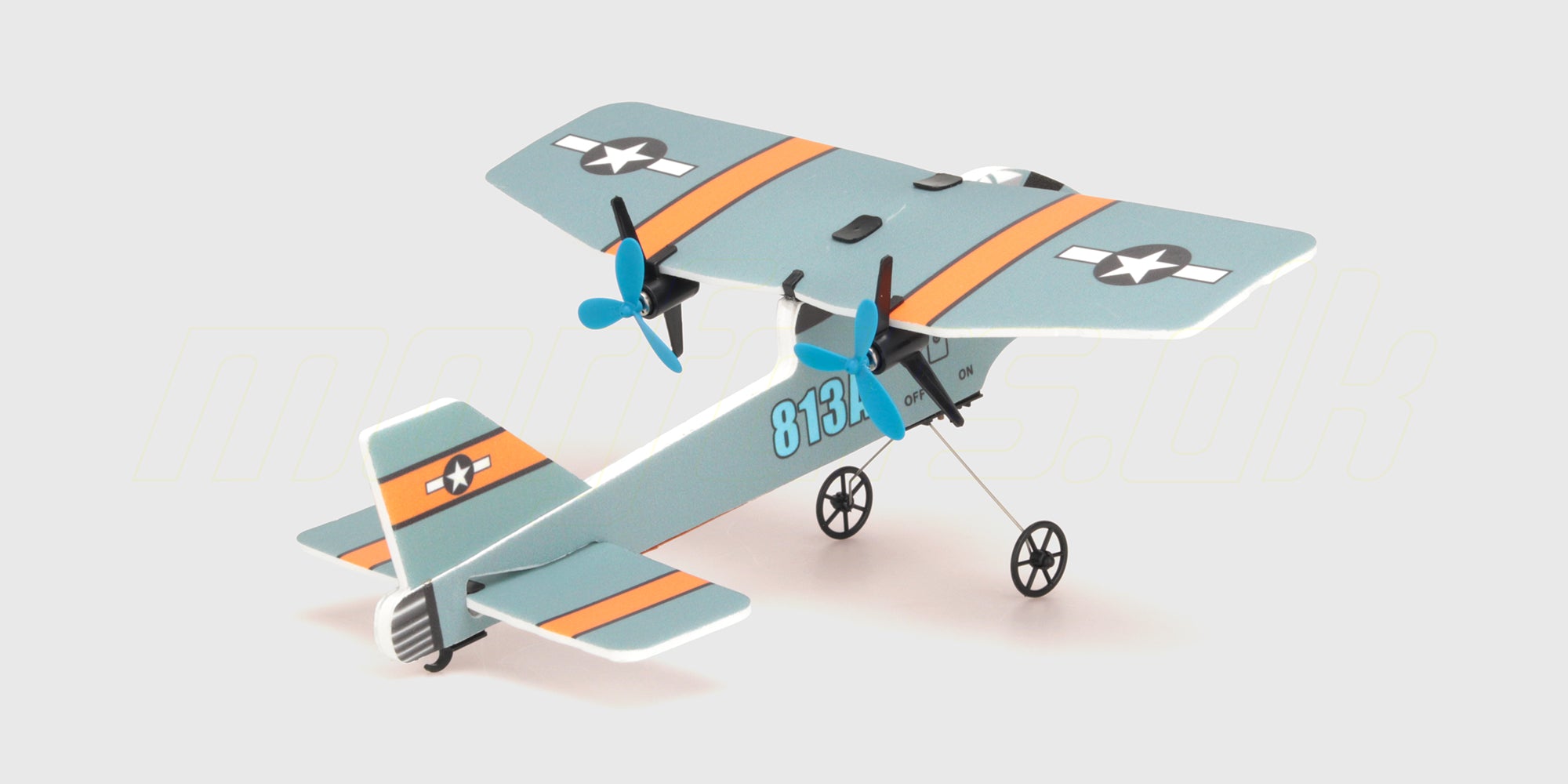 Lille Mini Glider kastefly i hvidt og rødt skummateriale til udendørs leg.