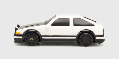 Hvid Nano Drift Toyota AE86 med sorte detaljer set direkte fra siden på hvid baggrund