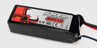Sort 11,1V LiPo 4200mAh batteri med XT60-stik og hvidt balancestik til fjernstyrede biler.