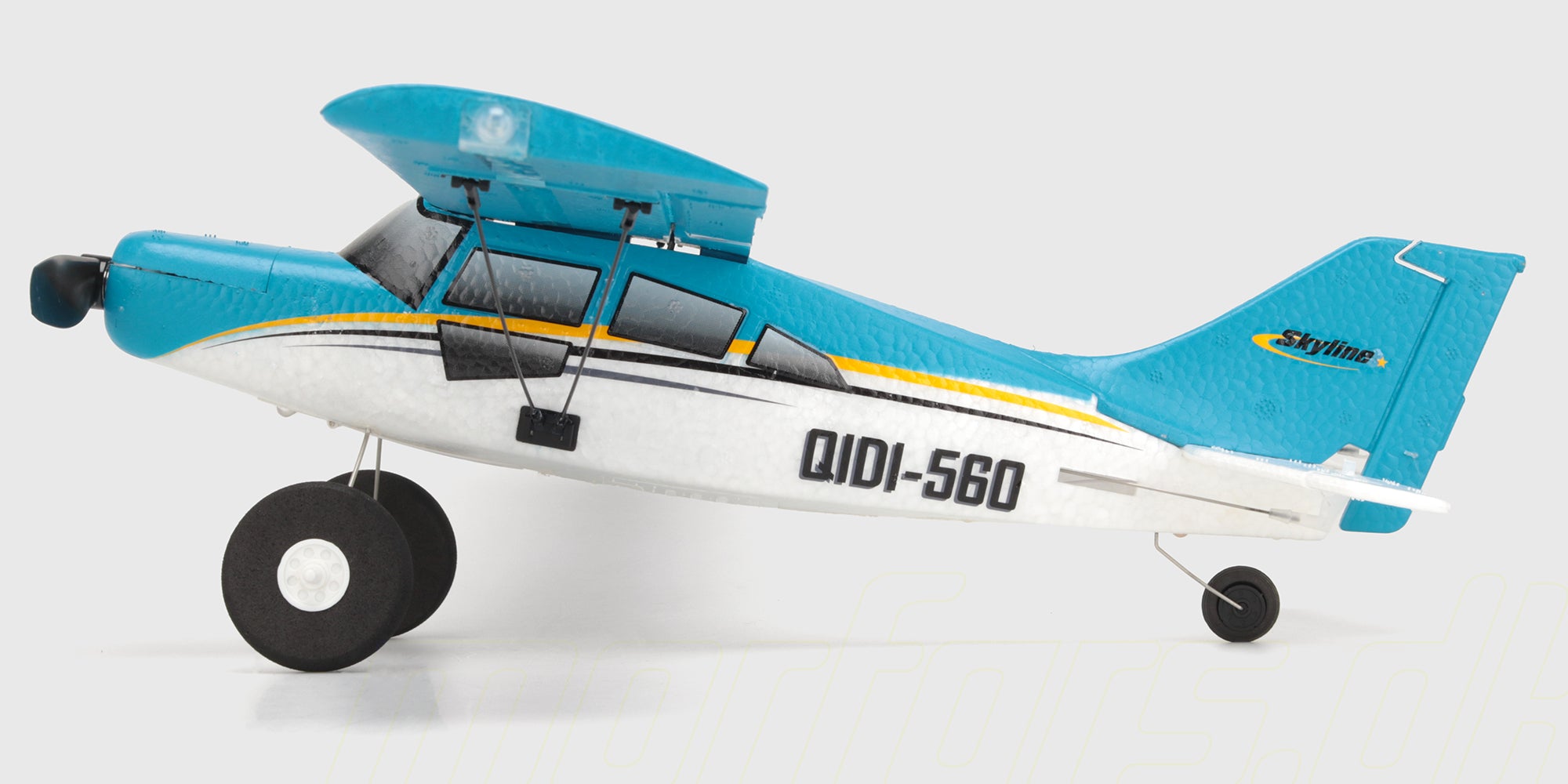Blåt og hvidt QIDI-560 Brushless fjernstyret sportsfly i holdbart EPP-skum til stabil flyvning.