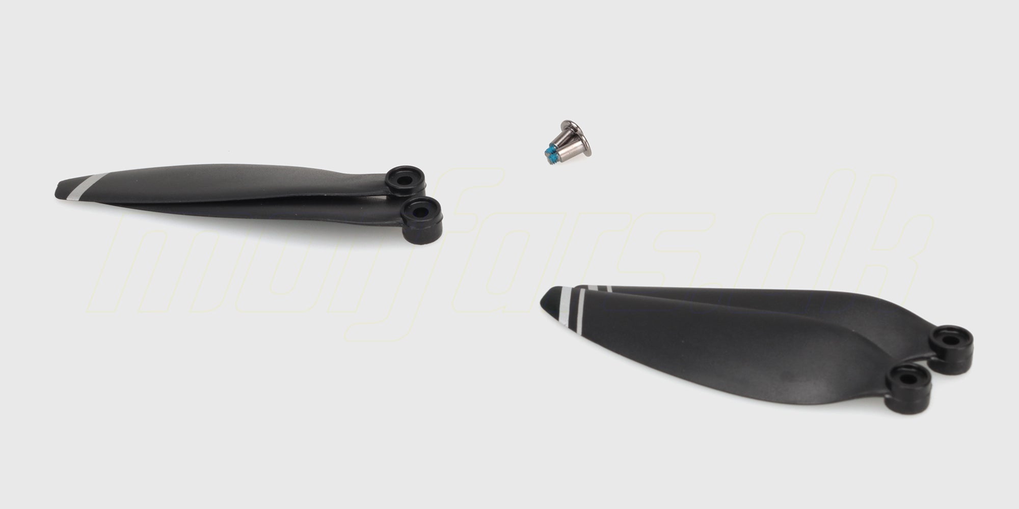 Sæt med fire sorte propeller til Recon XV1 drone klar til montering.