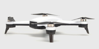 Sort Drone ST16B med kraftige børsteløse motorer og aerodynamisk stel til outdoor flyvning.