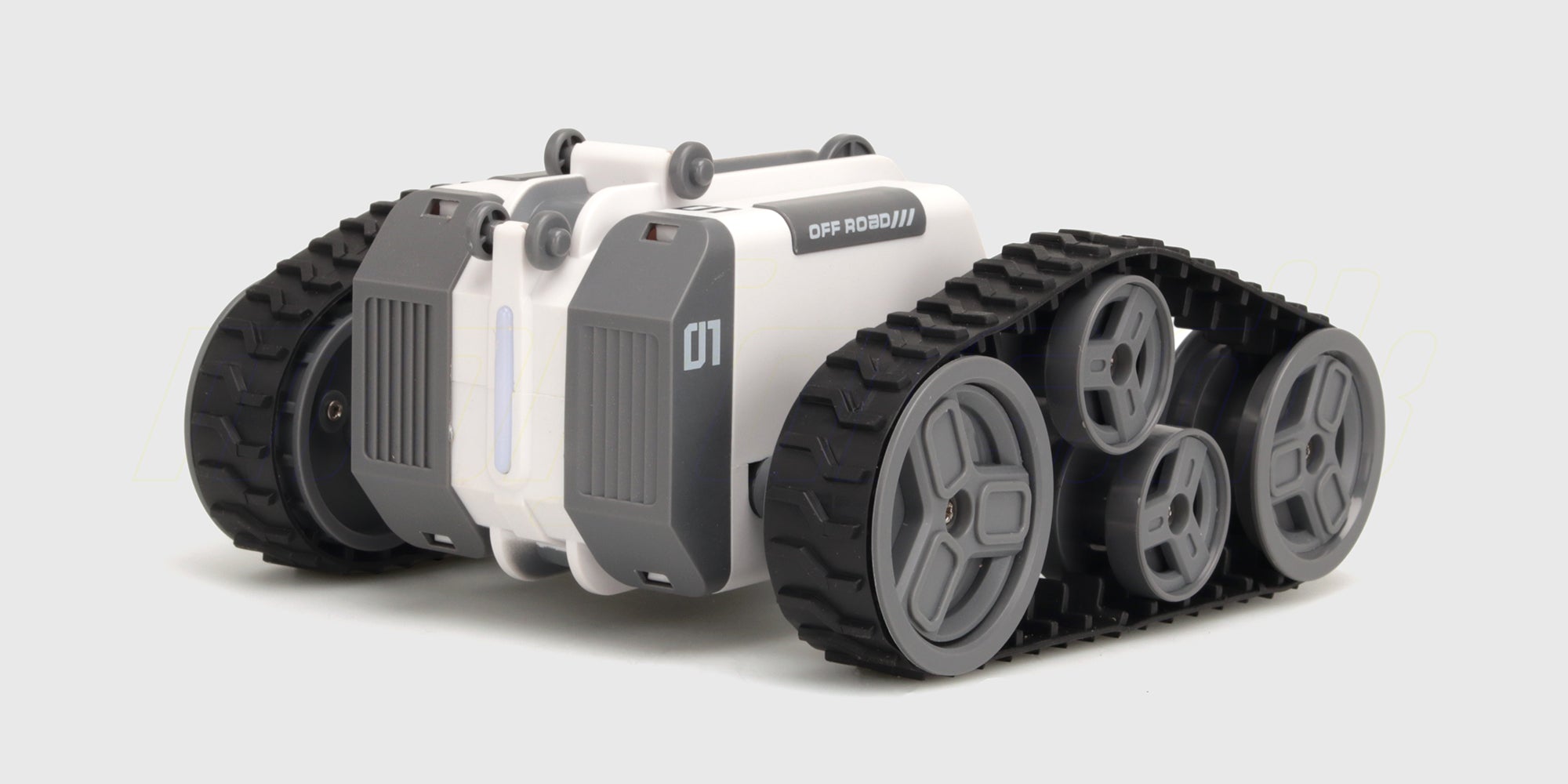 Grøn og sort Stunt Tank fjernstyret bil med larvefødder vist fra siden på hvid baggrund.