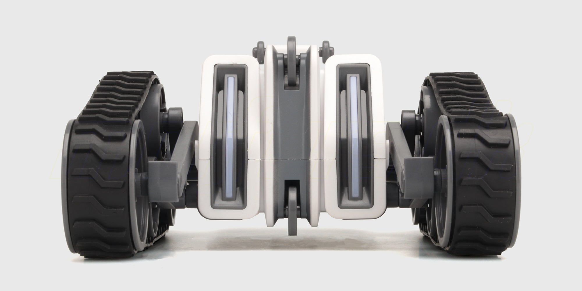 Grøn Stunt Tank fjernstyret bil med larvefødder vist fra siden på en hvid baggrund.