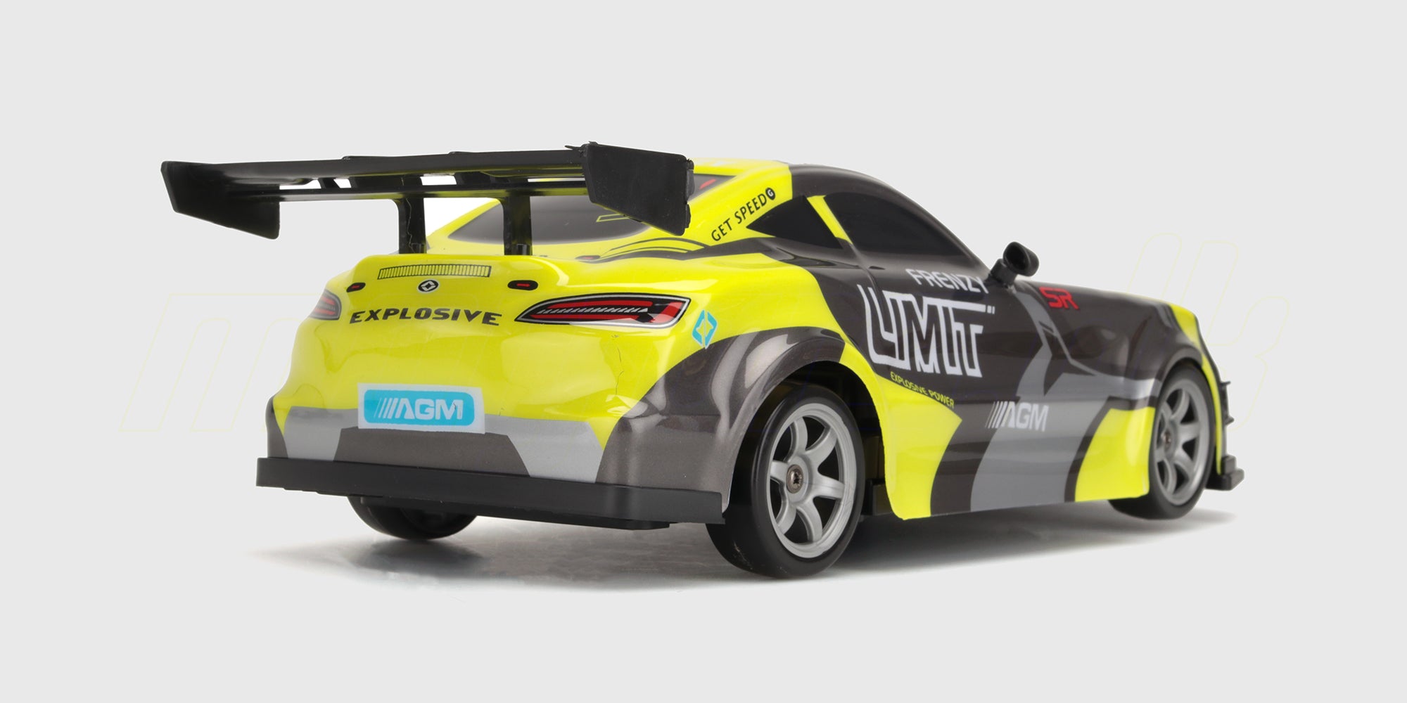 Sort Super Drifter 4WD fjernstyret driftbil med aerodynamisk vinge og detaljeret chassis set skråt bagfra.