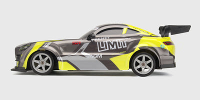 Grøn Super Drifter fjernstyret bil med 4WD og detaljeret karrosseri vist fra siden.