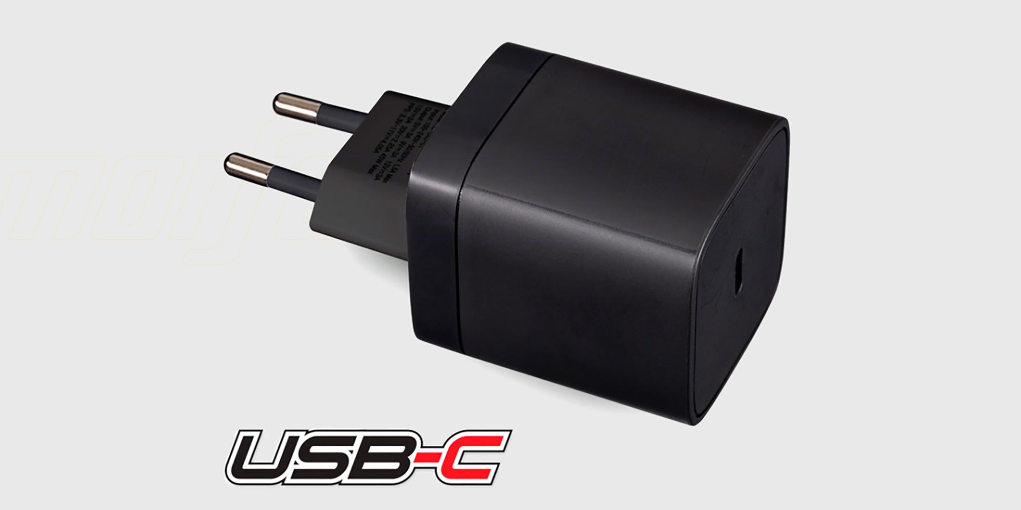 Sort Traxxas USB-C adapter på 45W til hurtig opladning af batterier til fjernstyrede biler.