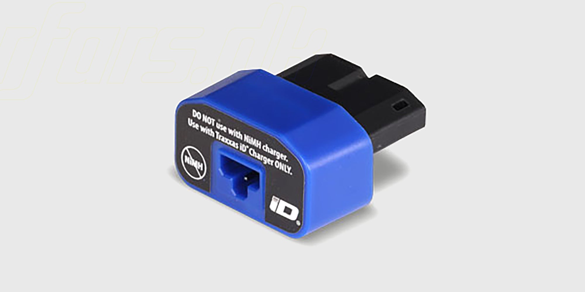 Sort Traxxas iD ladeport med kabel til TRX-4M batterier vist på hvid baggrund.