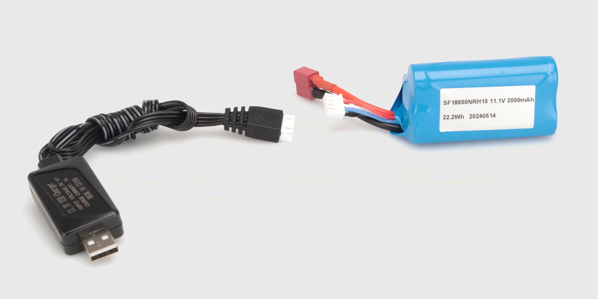 Batteri og USB-oplader til Super Dino Brushless racingbåd vist på hvid baggrund.