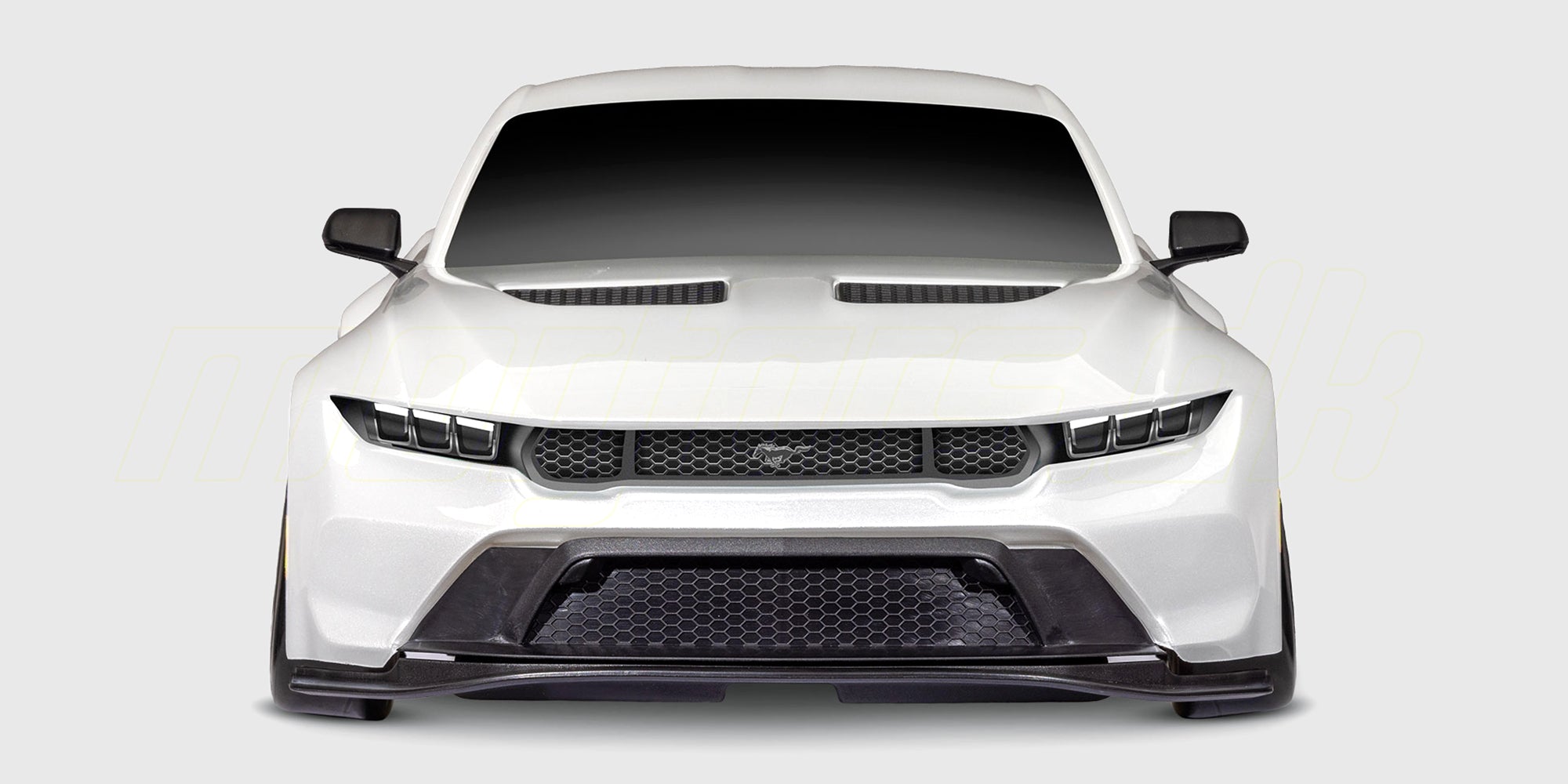 Blå Traxxas Ford Mustang 4-Tec Drift fjernstyret bil med hvide fælge klar til drift på asfalt.