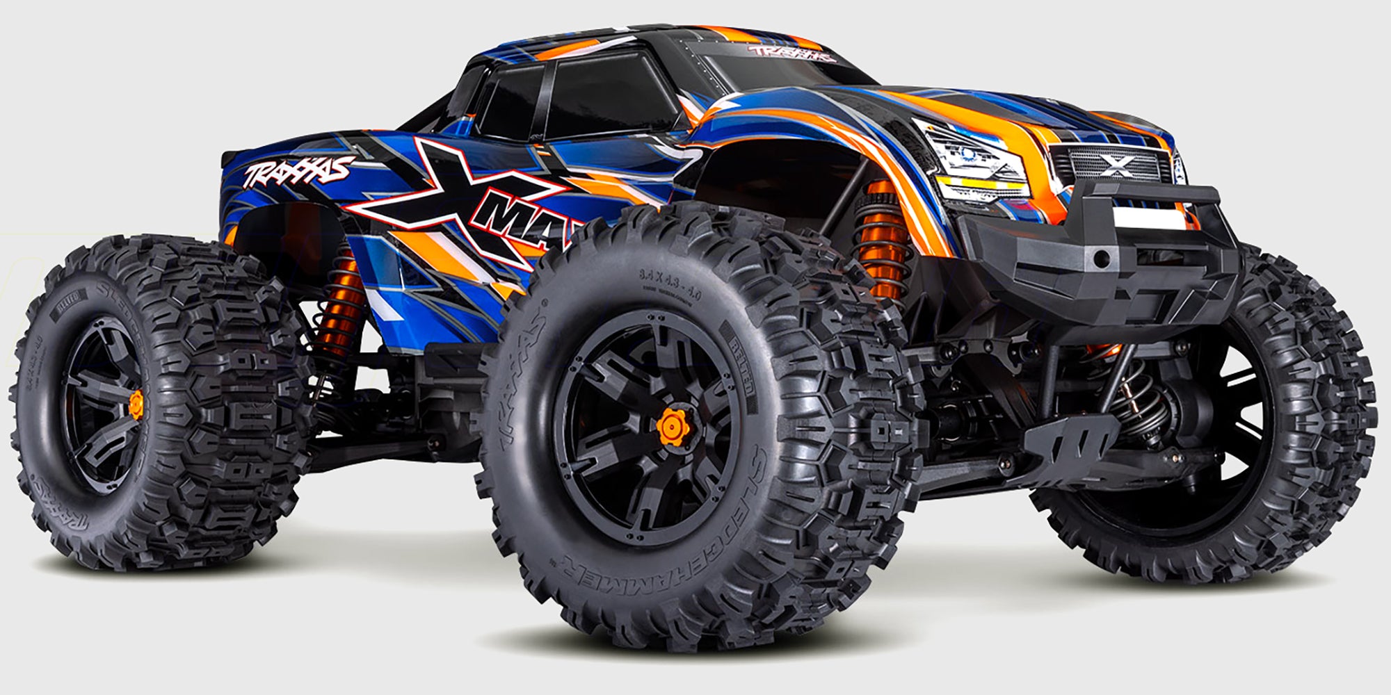 Traxxas X-Maxx 8S monster truck med bælteforstærkede Sledgehammer dæk til ekstrem offroad kørsel.