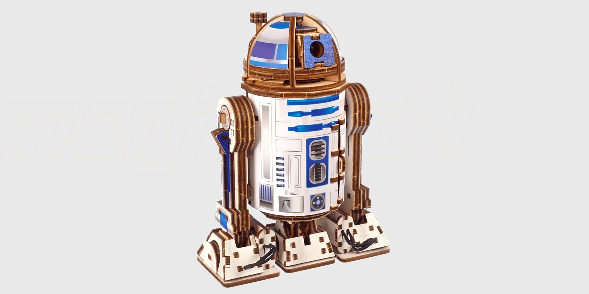 Mekanisk Star Wars byggesæt i træ af en X-wing fighter med bevægelige vinger og detaljerede laserkanoner.