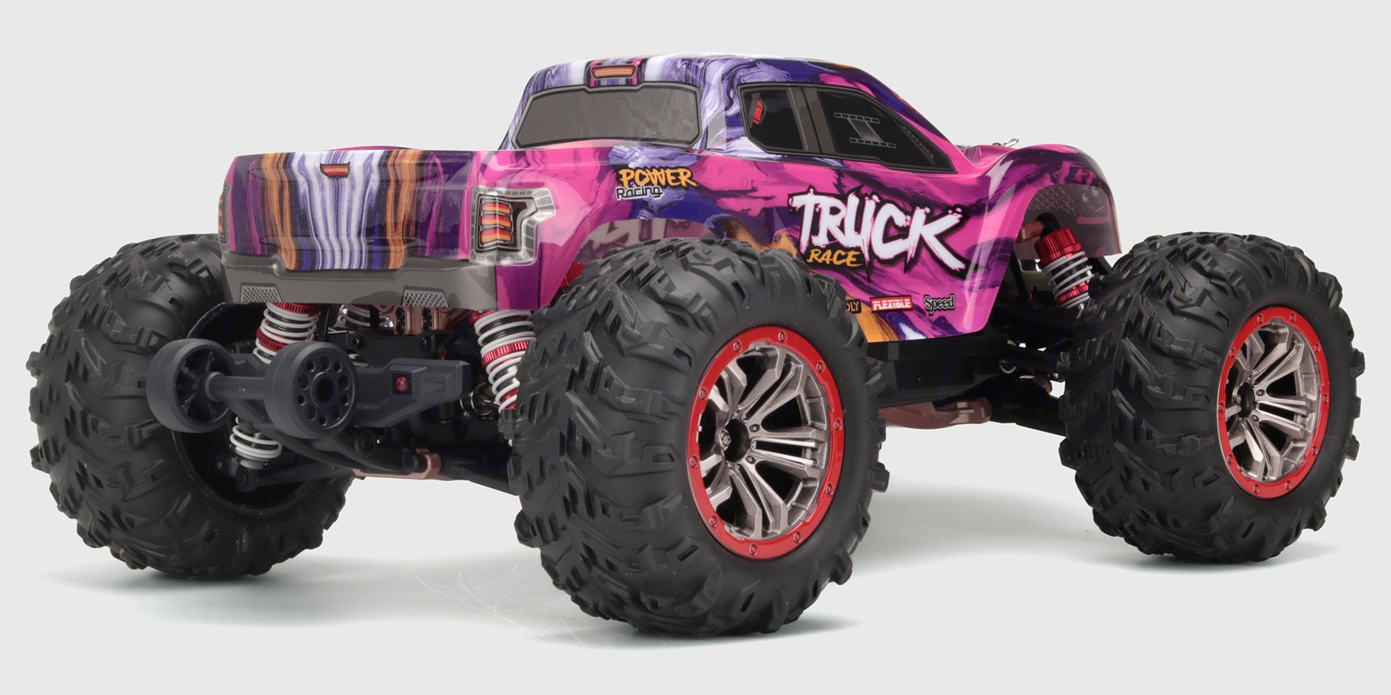 Lilla XLH Race Truck fjernstyret bil med store offroad dæk og robust affjedring set fra siden.