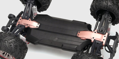 XLH Race Truck chassis uden karrosseri viser den kraftfulde børsteløse motor og affjedring.