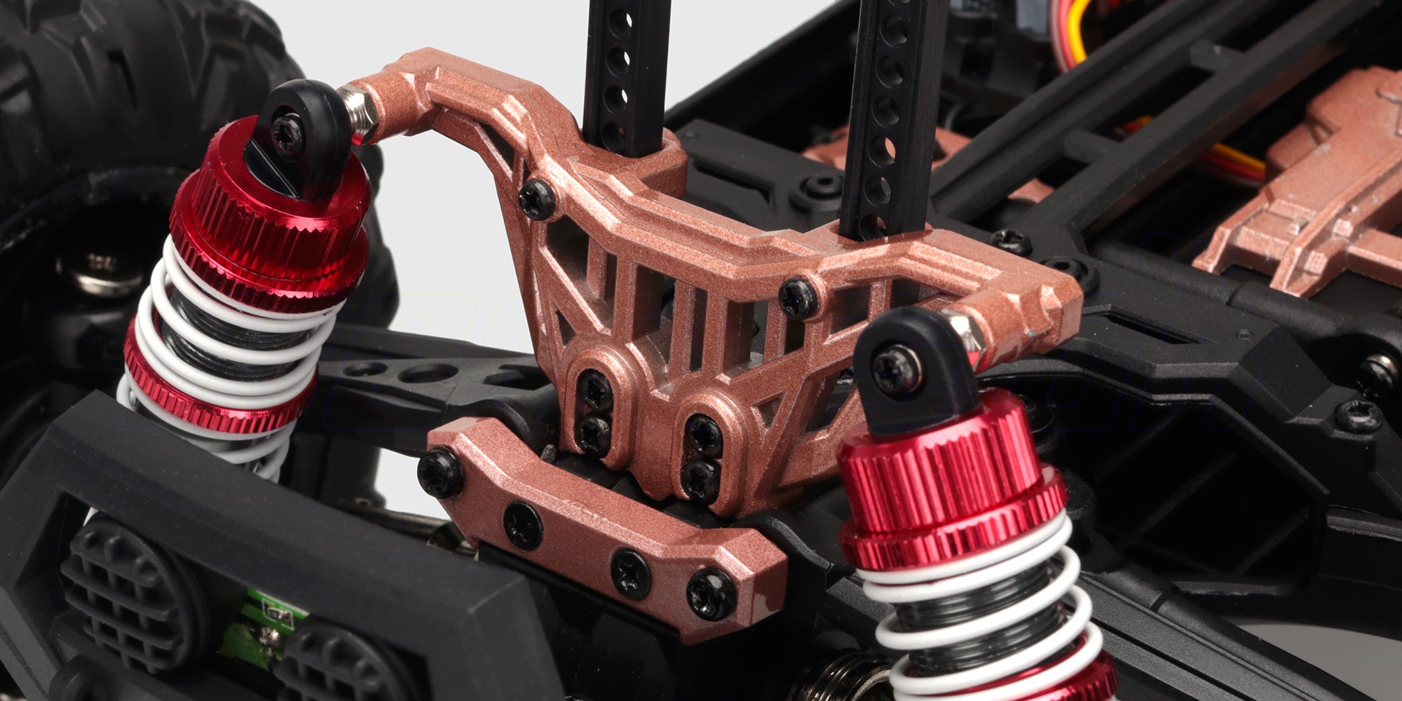 XLH Race Truck chassis uden karrosseri viser den børsteløse motor og affjedring tæt på.