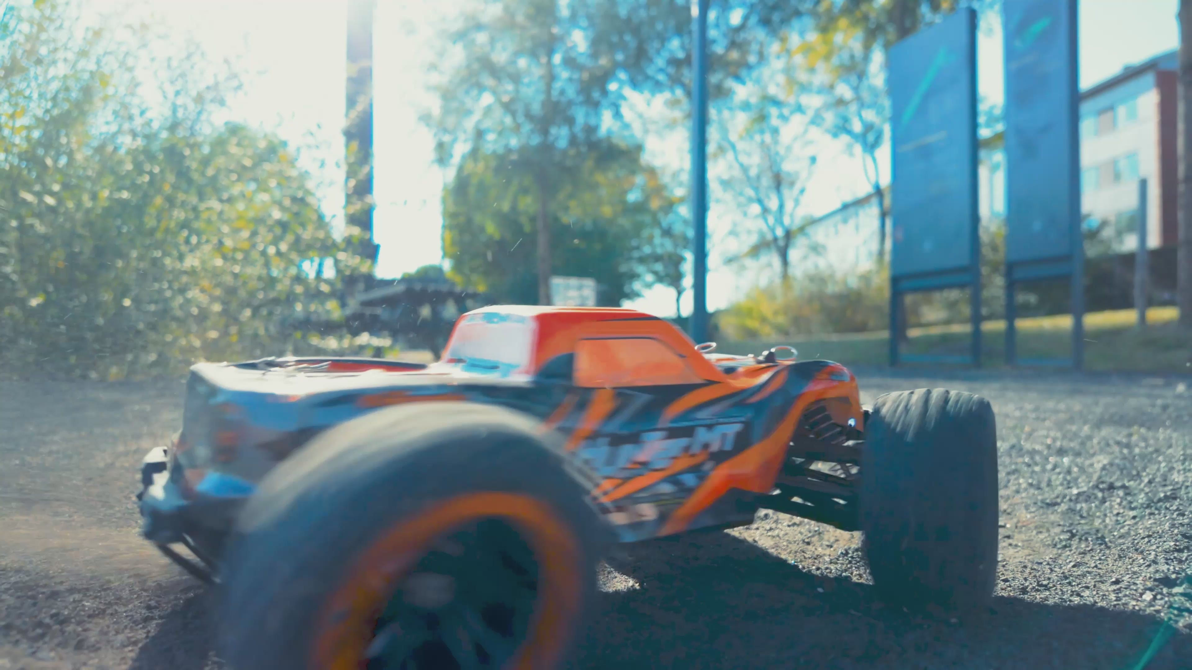 Video laden: Hunter MT10 ferngesteuertes Auto