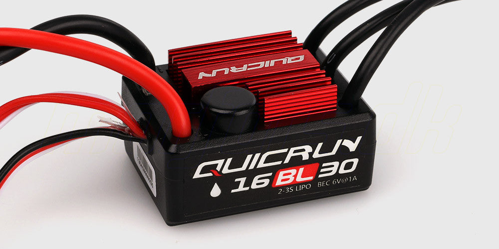 Hobbywing Quicrun 16BL30 brushless ESC fartregulator til 1:16 fjernstyrede biler med ledninger og stik.