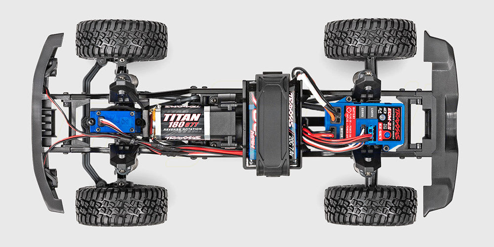 Chassis set fra oven på en Traxxas TRX-4M Ford Bronco 1:18 fjernstyret crawler.