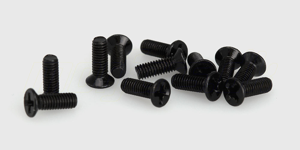 Sort undersænket skrue med mm-gevind i størrelsen 2,5x8 mm til montering i fjernstyrede biler.