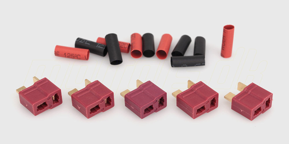 Sæt med fem røde Deans T-stik hunstik til batteriforbindelser i fjernstyrede biler og RC-udstyr.