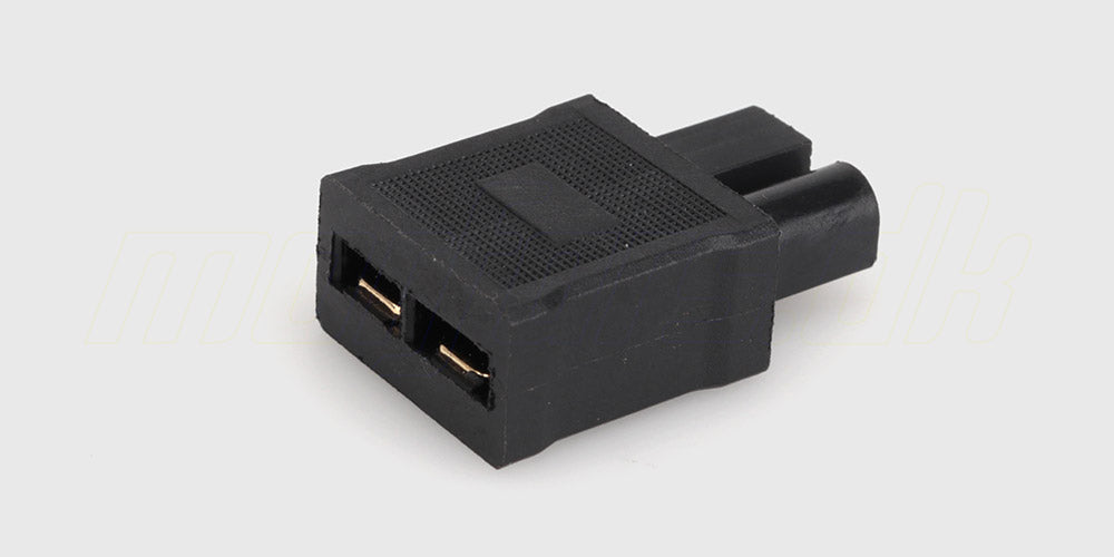 Adapterkabel med sort Traxxas hun-stik og hvidt Tamiya han-stik til fjernstyrede biler.