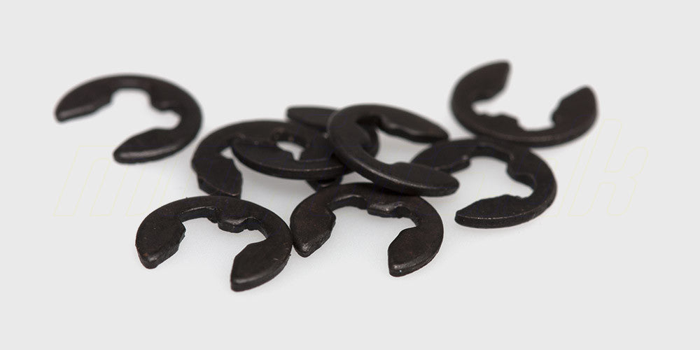 E-clip på 4mm i metal til sikring af aksler og bevægelige dele i fjernstyrede biler.