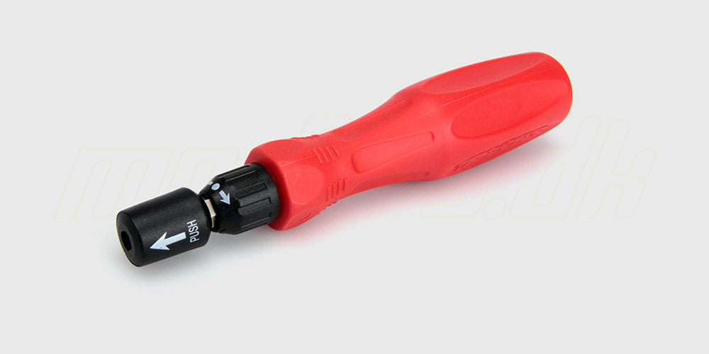 Traxxas toolkit værktøjssæt med sort og rødt håndtag og forskellige unbrakonøgler til fjernstyrede biler.