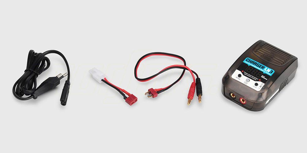 Kompakt sort Charger LN3 batterioplader til fjernstyrede biler med tilhørende T-stik og Tamiya adapterkabler.