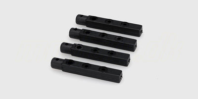 To sorte Hurricane body posts i plast til montering af karrosseri på en fjernstyret bil.