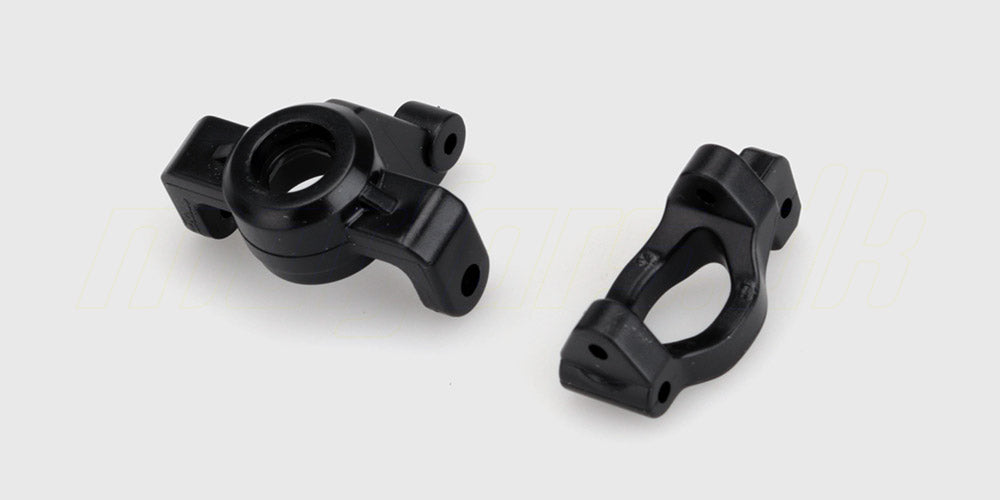 Sorte front hub carriers og steering hubs i plast til ophæng og styring på en fjernstyret Hurricane bil.