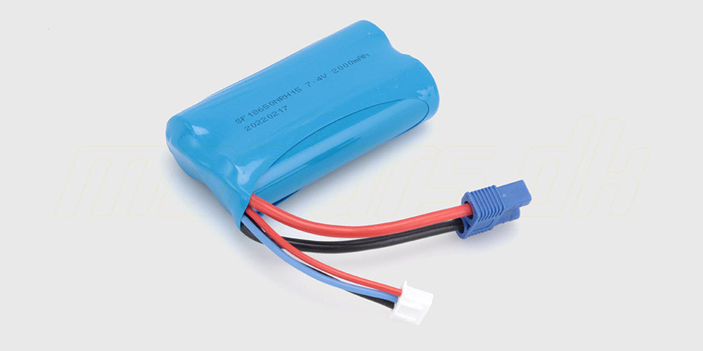 To genopladelige batterier til Jet Boat pakket ind i blå plast med hvide stik til fjernstyret båd.