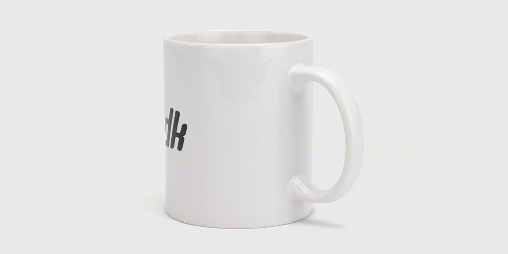 Hvidt Morfars.dk kaffekrus med blåt logo og illustration af en fjernstyret bil på en hvid baggrund.